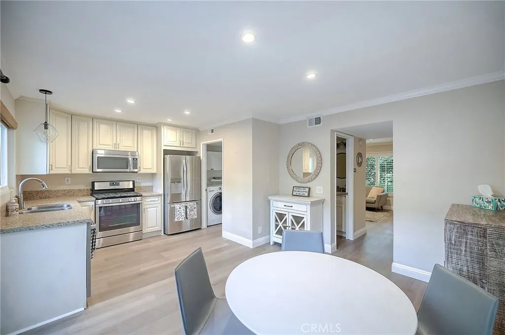 479 Serento Circle, Thousand Oaks, California 91360 home-pic-24