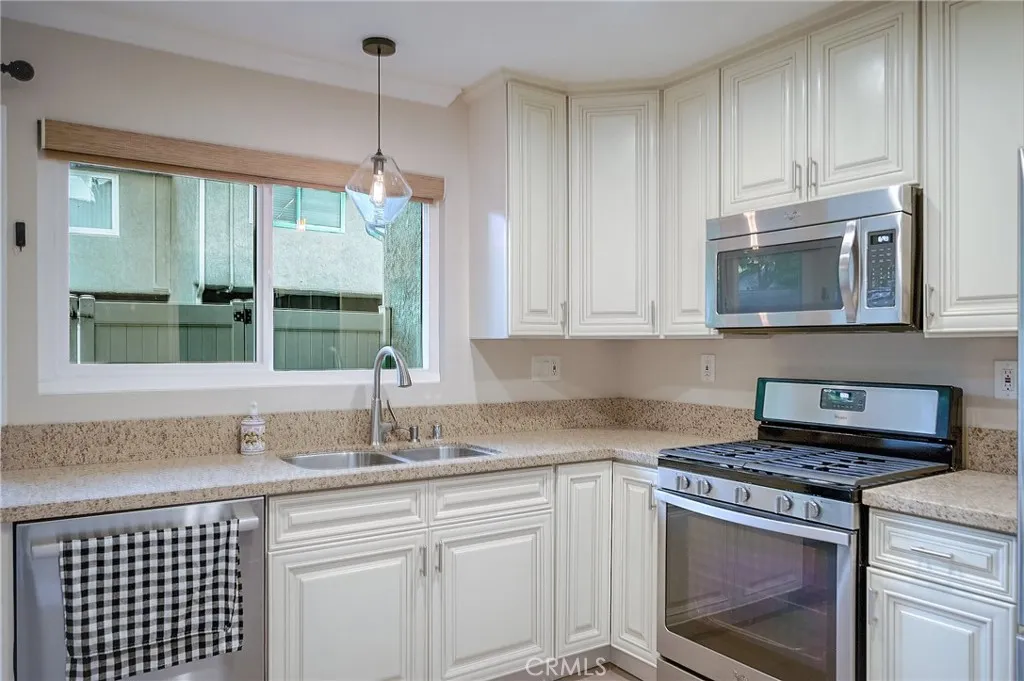 479 Serento Circle, Thousand Oaks, California 91360 home-pic-23