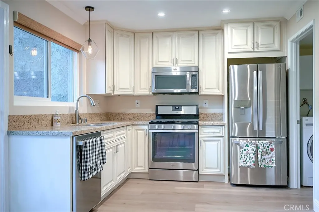 479 Serento Circle, Thousand Oaks, California 91360 home-pic-21