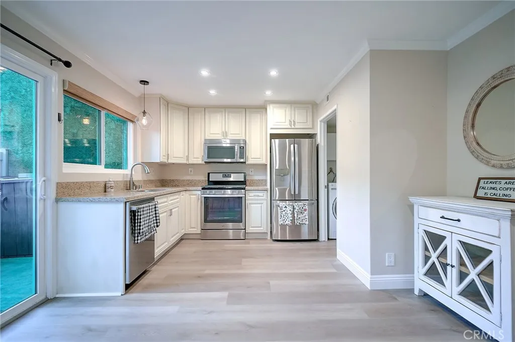 479 Serento Circle, Thousand Oaks, California 91360 home-pic-20