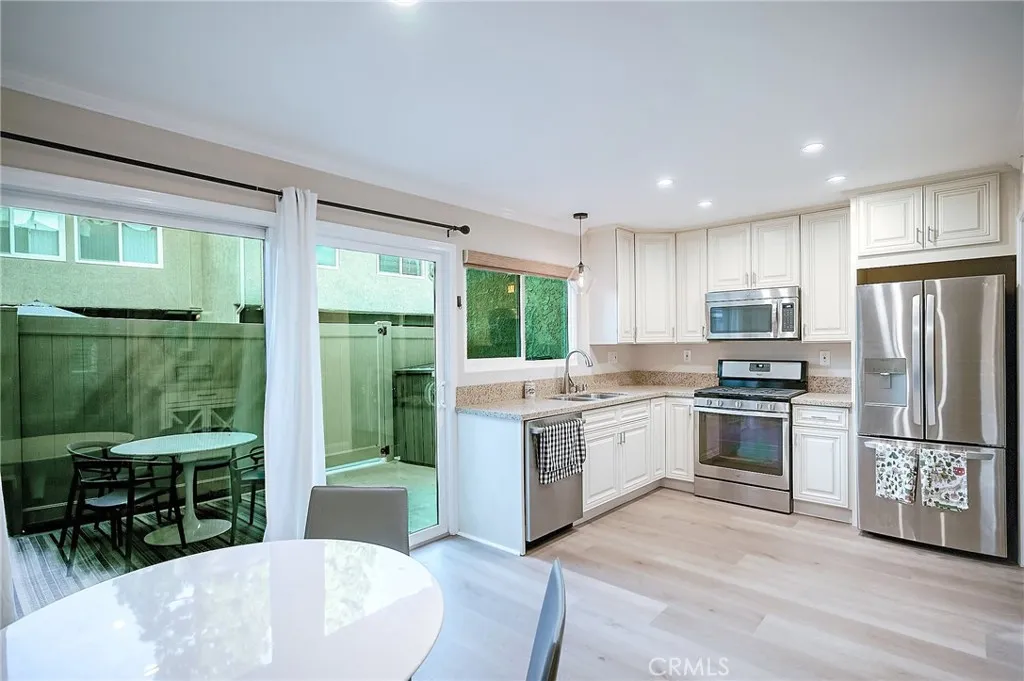 479 Serento Circle, Thousand Oaks, California 91360 home-pic-19