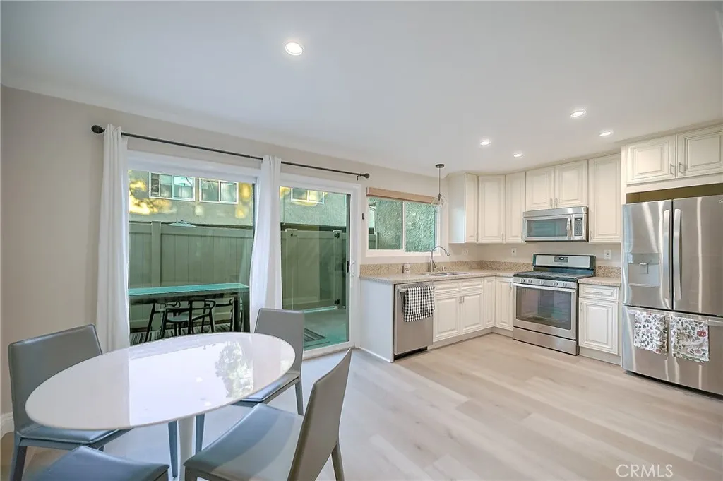 479 Serento Circle, Thousand Oaks, California 91360 home-pic-13
