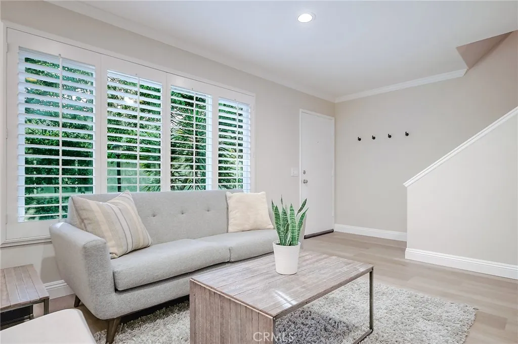 479 Serento Circle, Thousand Oaks, California 91360 home-pic-9