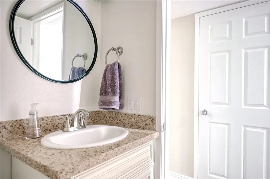 479 Serento Circle, Thousand Oaks, California 91360 home-pic-12