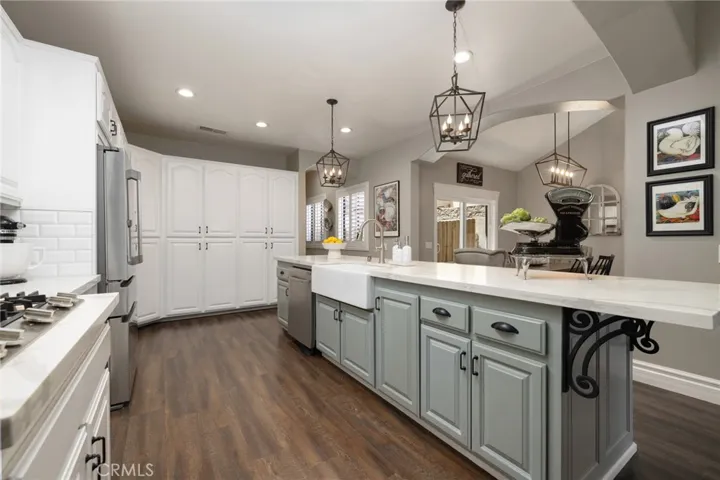 Gourmet kitchen