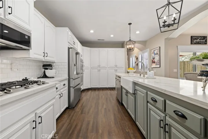 Gourmet kitchen