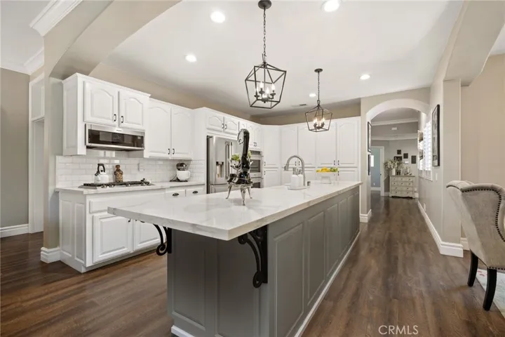 Gourmet kitchen