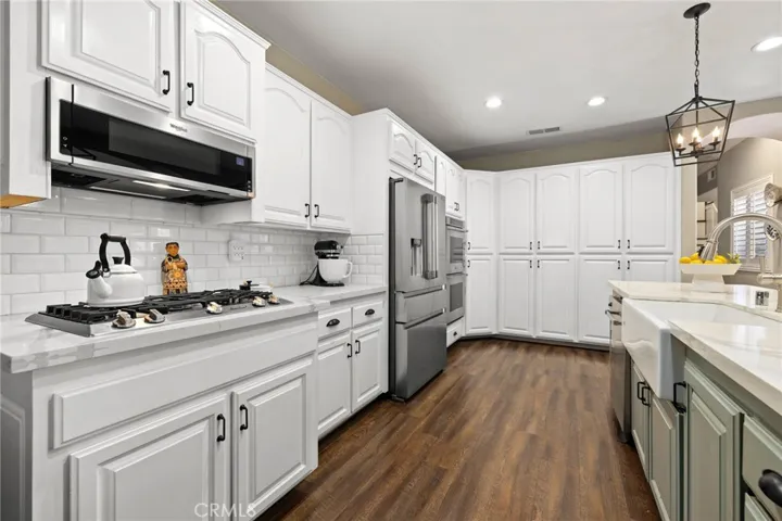 Gourmet kitchen