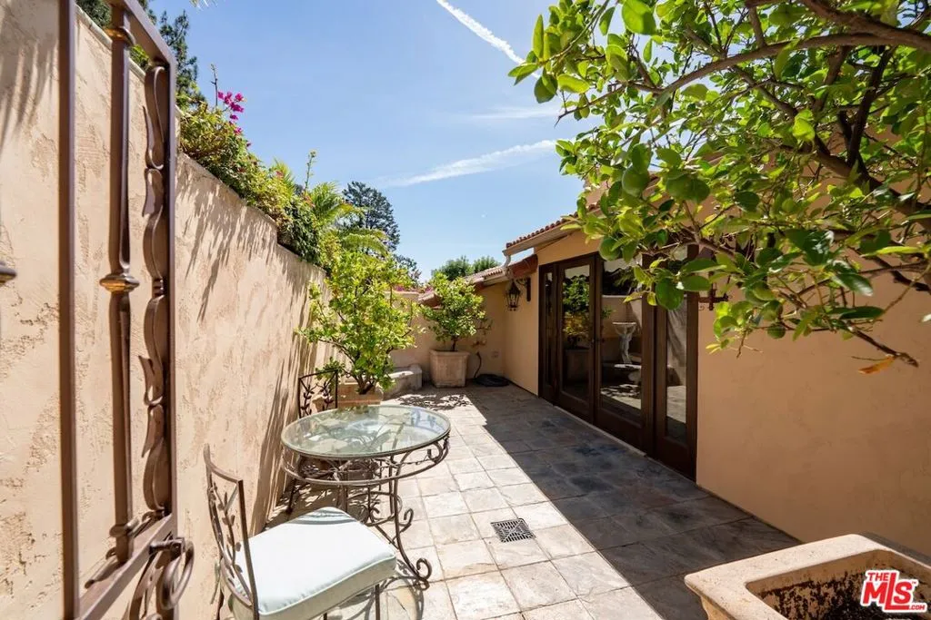 6930 Oporto Drive, Los Angeles, California 90068 home-pic-7