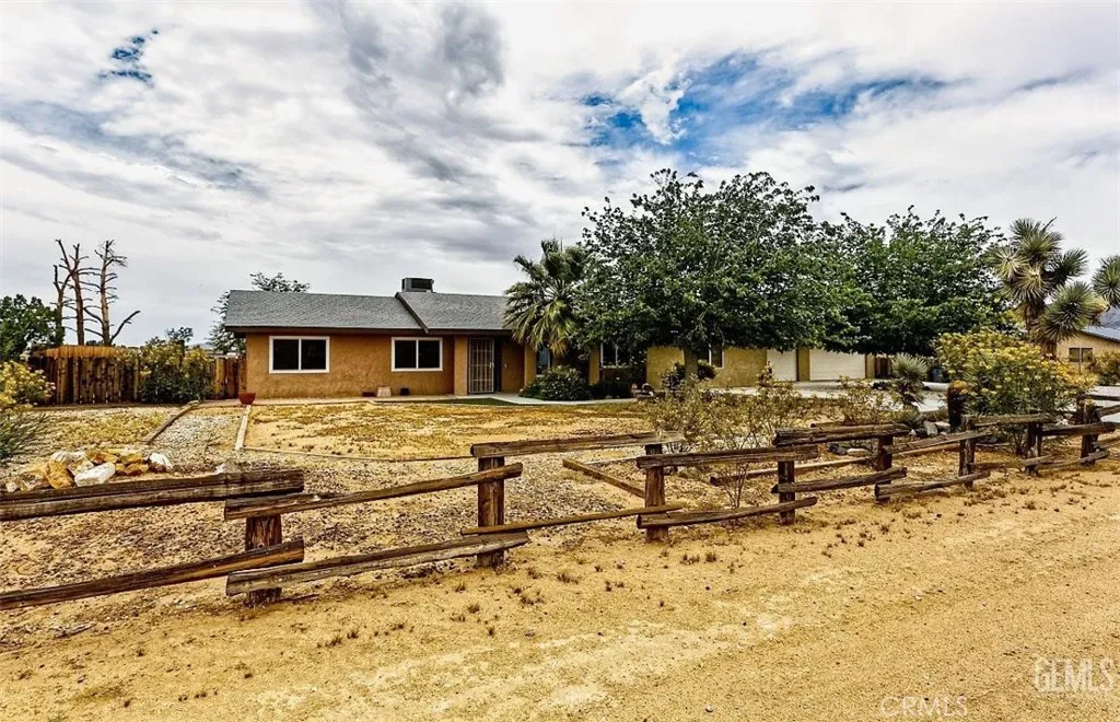 22704 Sitting Bull Road, Apple Valley, California 92308 home-pic-22