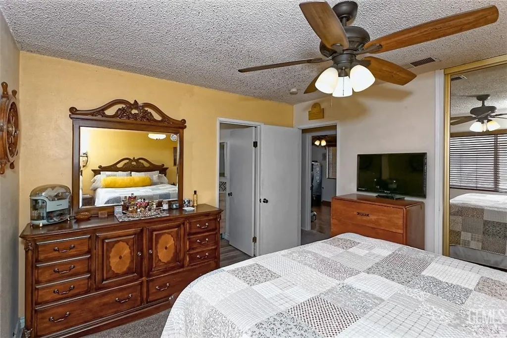 22704 Sitting Bull Road, Apple Valley, California 92308 home-pic-14