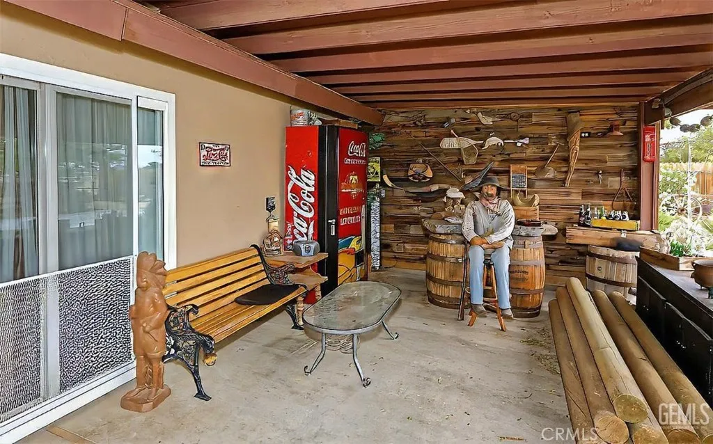 22704 Sitting Bull Road, Apple Valley, California 92308 home-pic-16