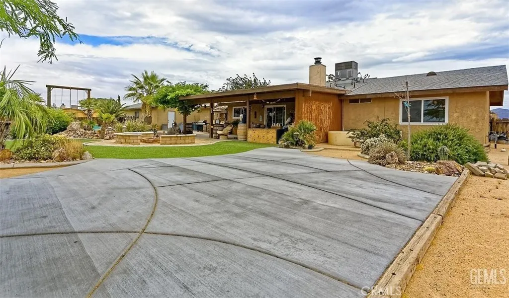 22704 Sitting Bull Road, Apple Valley, California 92308 home-pic-19