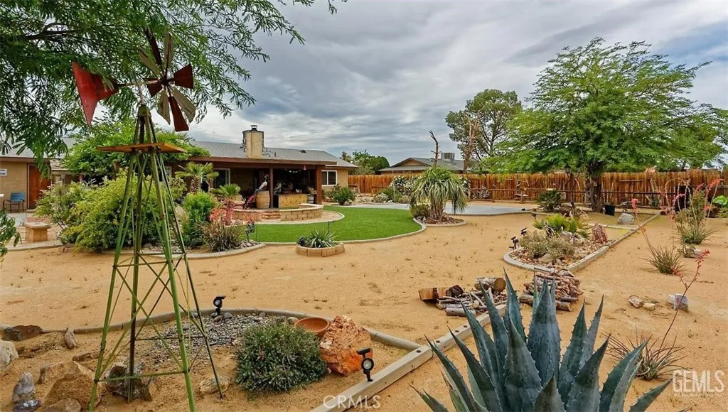 22704 Sitting Bull Road, Apple Valley, California 92308 home-pic-10
