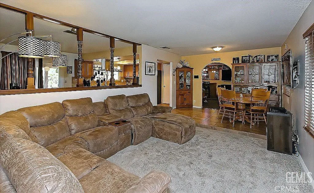 22704 Sitting Bull Road, Apple Valley, California 92308 home-pic-6