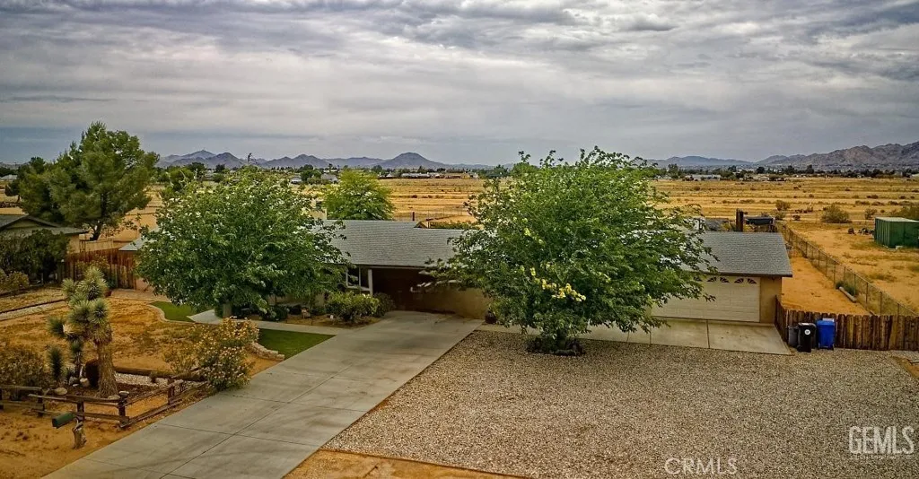 22704 Sitting Bull Road, Apple Valley, California 92308 home-pic-23