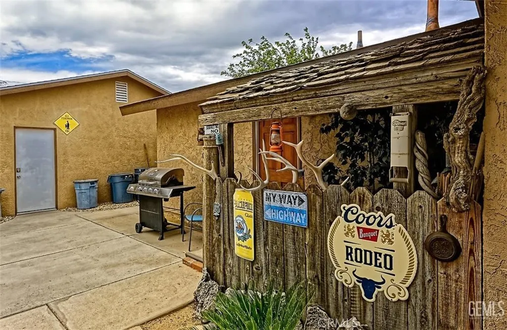 22704 Sitting Bull Road, Apple Valley, California 92308 home-pic-17
