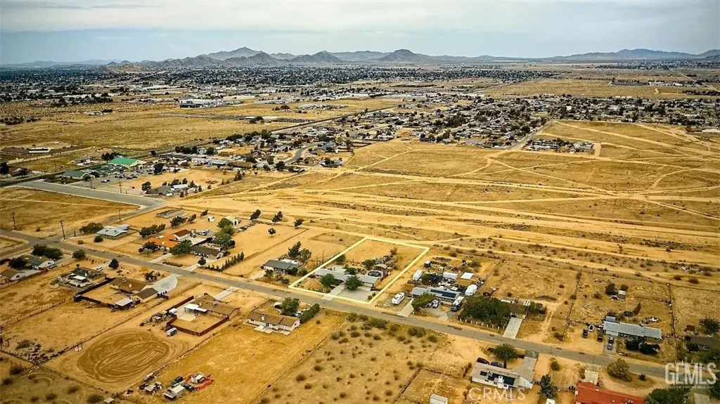 22704 Sitting Bull Road, Apple Valley, California 92308 home-pic-26