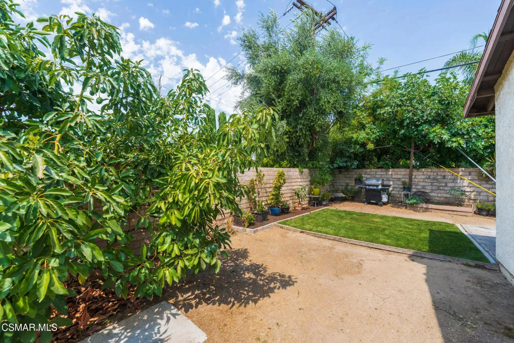 1917 Fitzgerald Road, Simi Valley, California 93065 home-pic-37