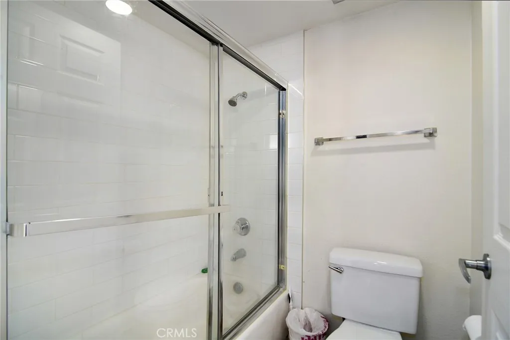 5530 Owensmouth Avenue 123, Woodland Hills, California 91367 home-pic-12