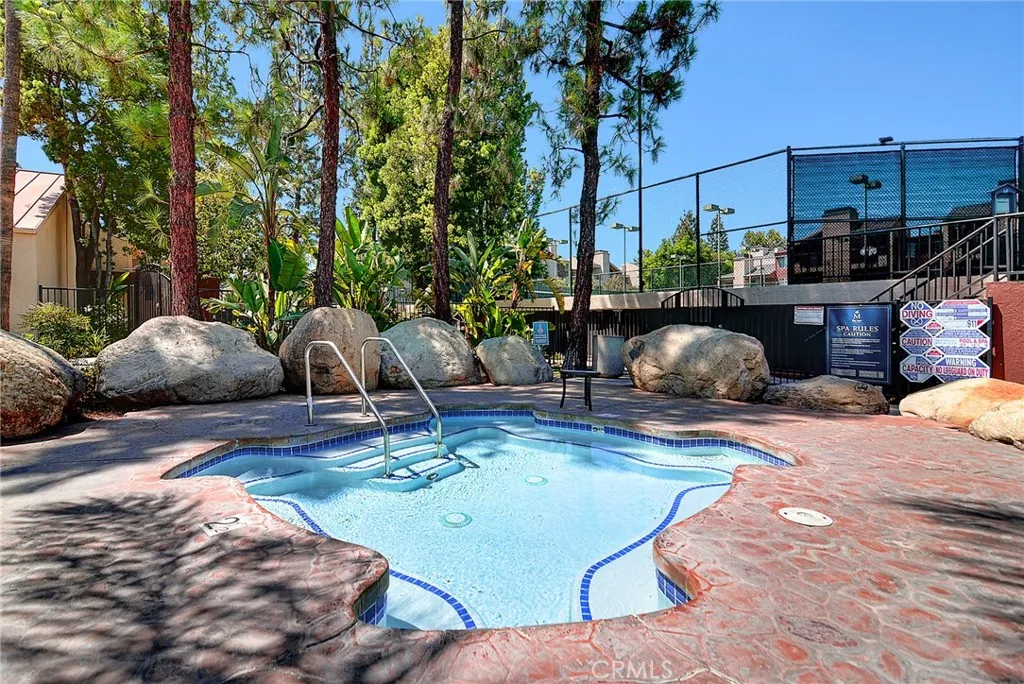 5530 Owensmouth Avenue 123, Woodland Hills, California 91367 home-pic-18
