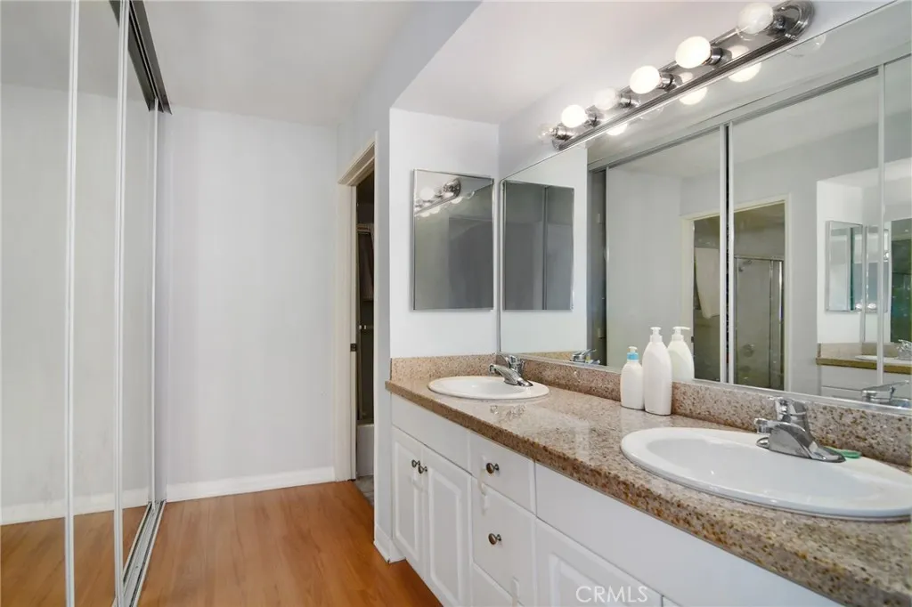 5530 Owensmouth Avenue 123, Woodland Hills, California 91367 home-pic-11