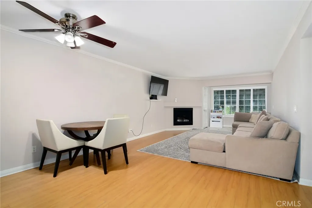 5530 Owensmouth Avenue 123, Woodland Hills, California 91367 home-pic-0