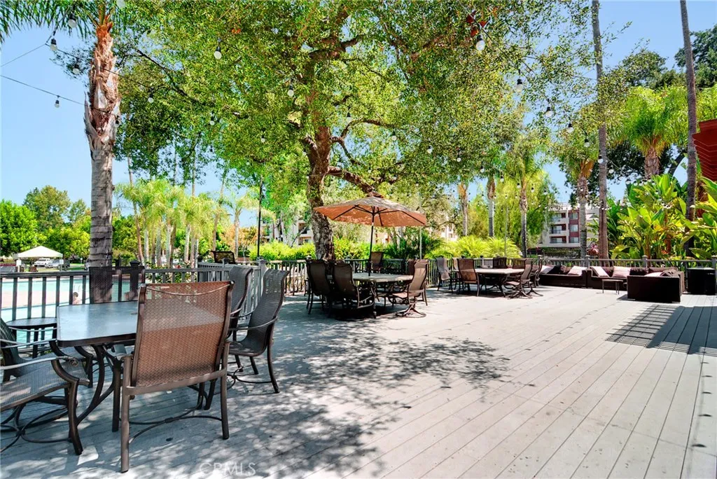 5530 Owensmouth Avenue 123, Woodland Hills, California 91367 home-pic-19
