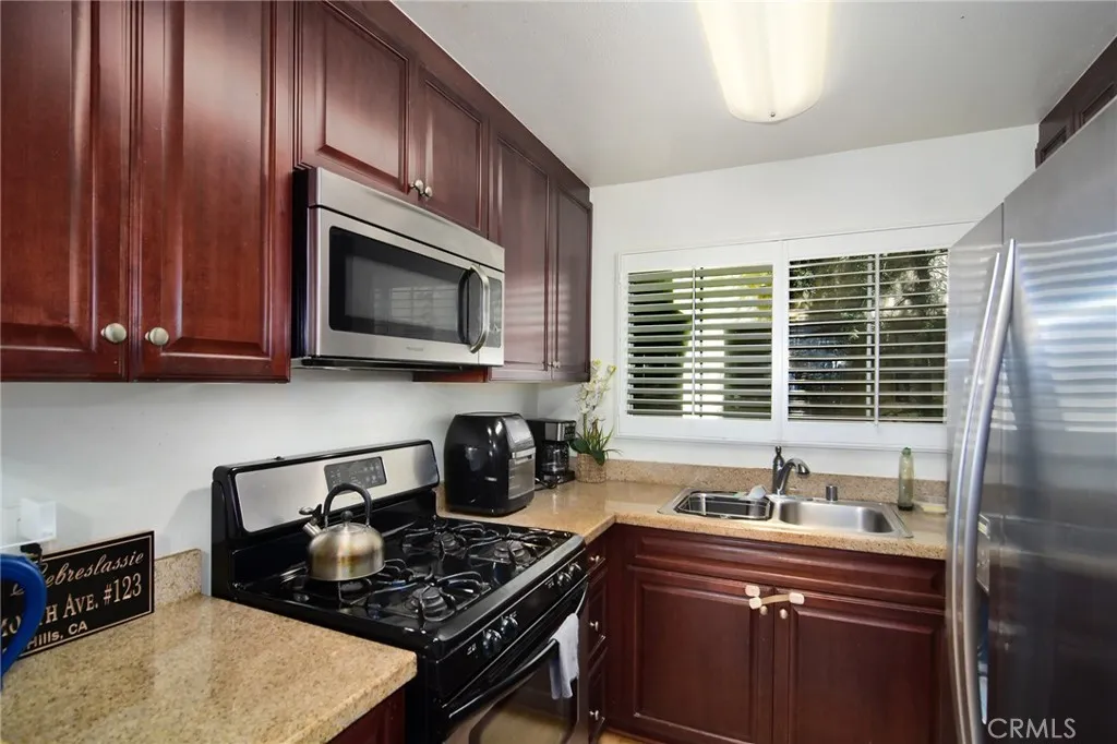 5530 Owensmouth Avenue 123, Woodland Hills, California 91367 home-pic-9