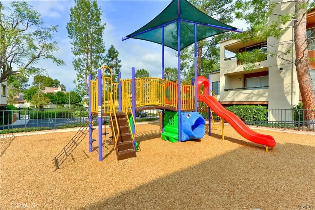 5530 Owensmouth Avenue 123, Woodland Hills, California 91367 home-pic-24