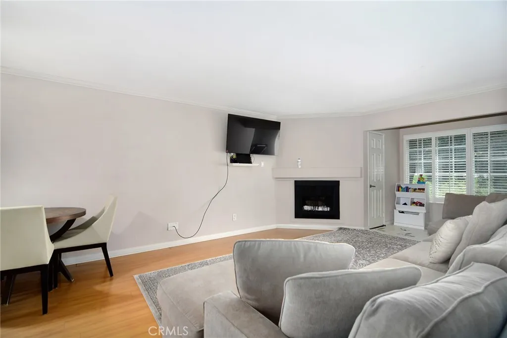 5530 Owensmouth Avenue 123, Woodland Hills, California 91367 home-pic-3