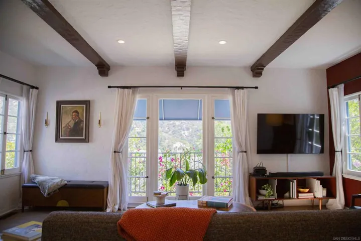 2925 Graceland Way, Glendale, California 91206