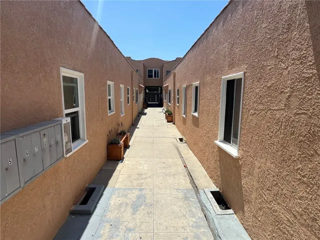 1222 E 10th Street, Long Beach, California 90813