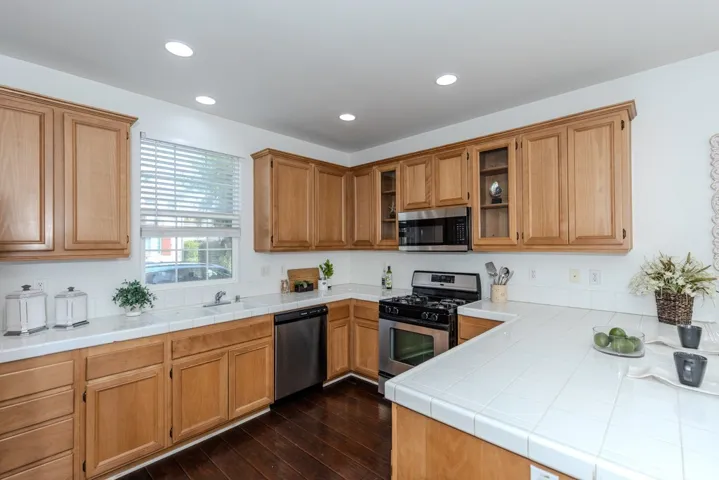 Plenty cabinet space.