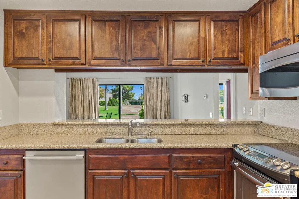 28904 Desert Princess Drive, Cathedral City, California 92234 home-pic-5