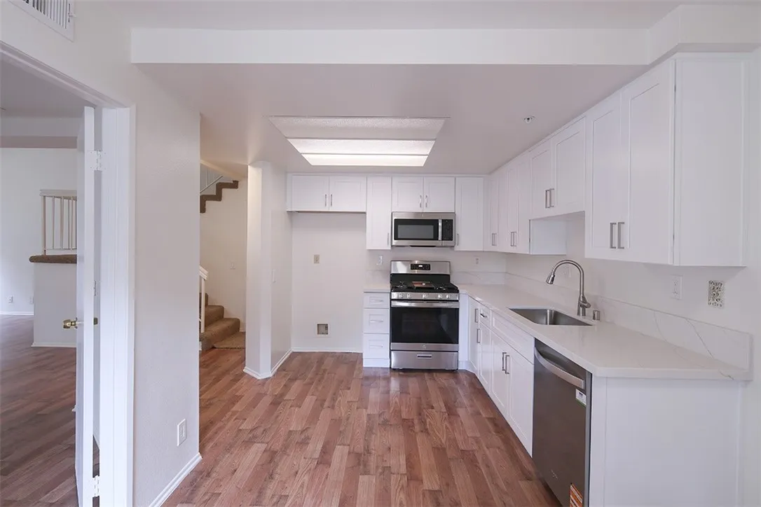 302 Monroe Court, Azusa, California 91702 home-pic-14