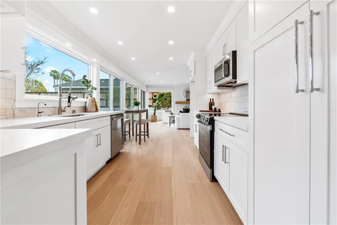 6781 Lawn Haven Drive, Huntington Beach, California 92648 home-pic-25