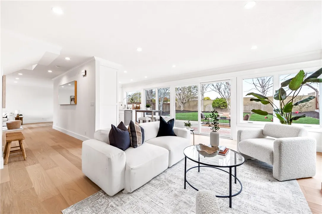 6781 Lawn Haven Drive, Huntington Beach, California 92648 home-pic-18