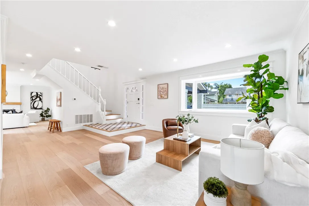 6781 Lawn Haven Drive, Huntington Beach, California 92648 home-pic-10