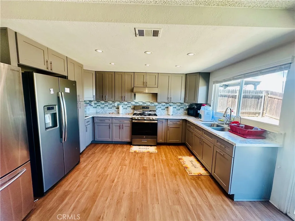 2111 Whitestone Drive, Riverside, California 92506 home-pic-6