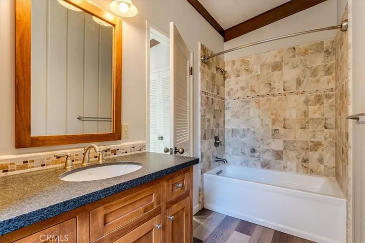 Guest room bathroom.