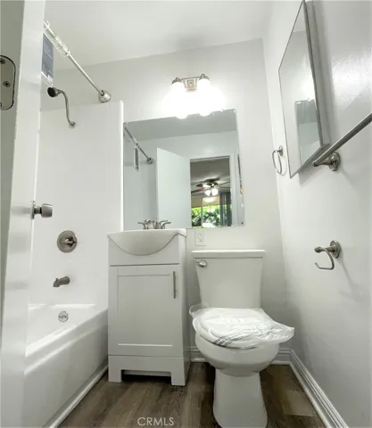 20951 Roscoe Boulevard, Canoga Park, California 91304
