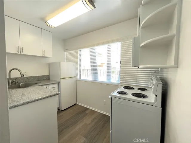 20951 Roscoe Boulevard, Canoga Park, California 91304