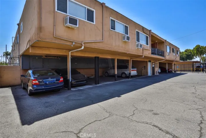 20951 Roscoe Boulevard, Canoga Park, California 91304