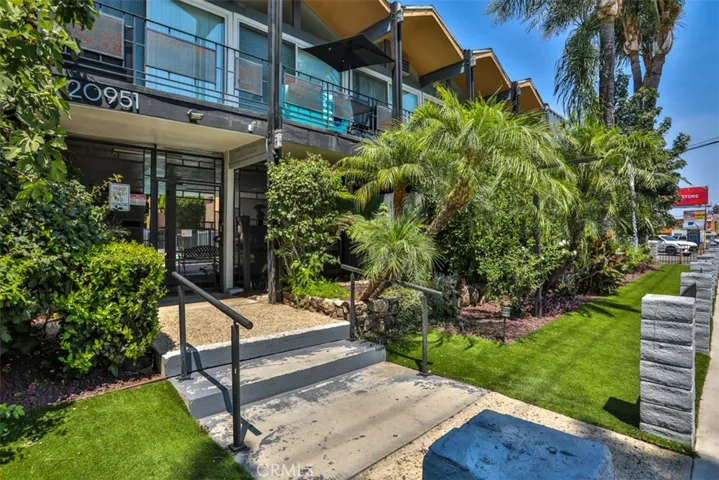 20951 Roscoe Boulevard, Canoga Park, California 91304