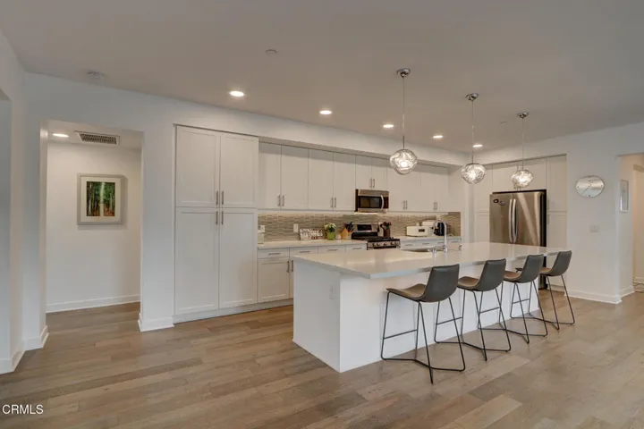 IMG_0116_17_18_19_20Interior01-2