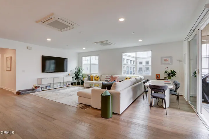 IMG_0146_47_48_49_50Interior01-2