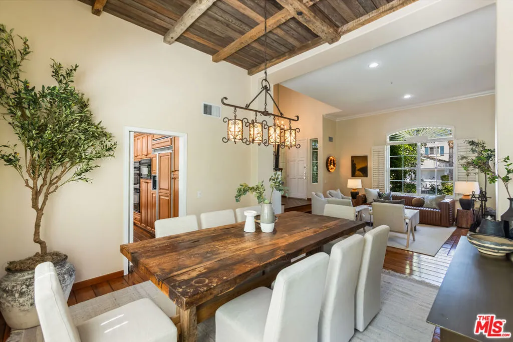 5985 Vista De La Luz, Woodland Hills, California 91367 home-pic-2