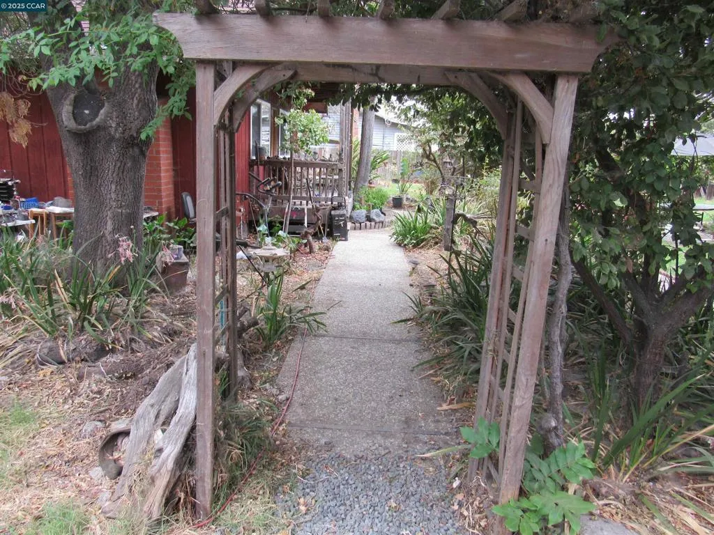 5281 Sandmound Blvd, Oakley, California 94561 home-pic-2