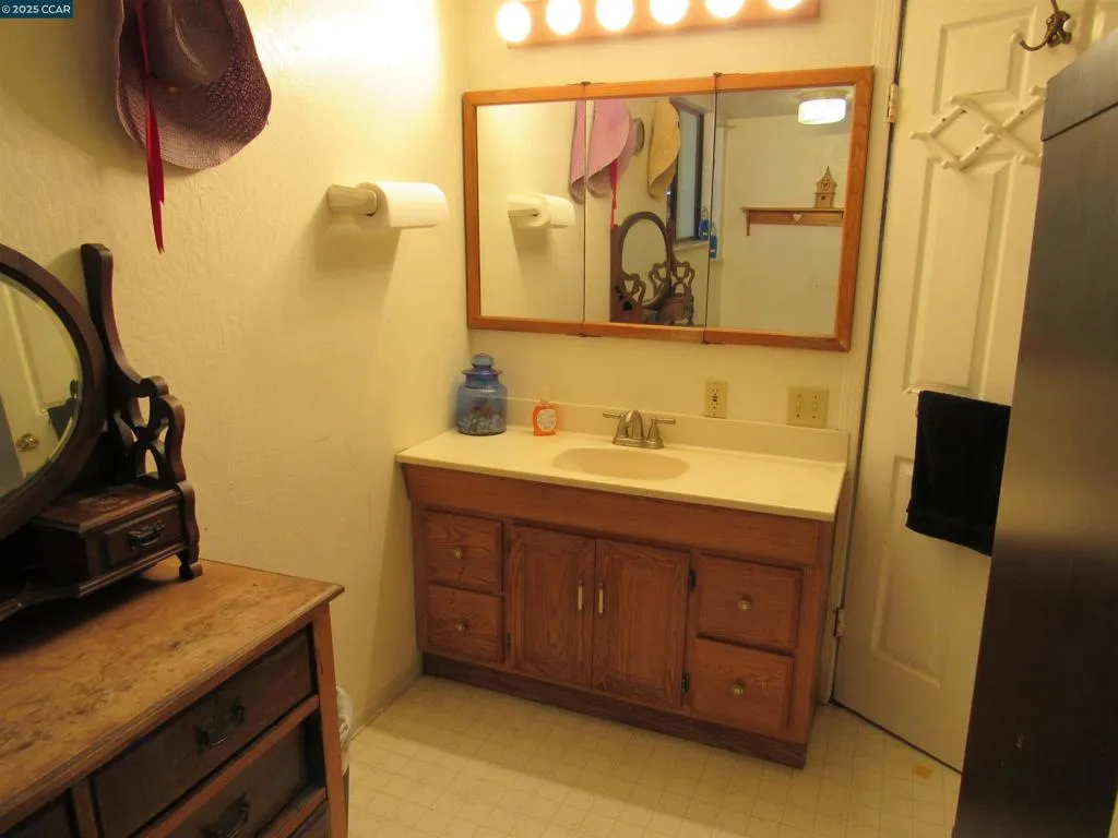 5281 Sandmound Blvd, Oakley, California 94561 home-pic-12